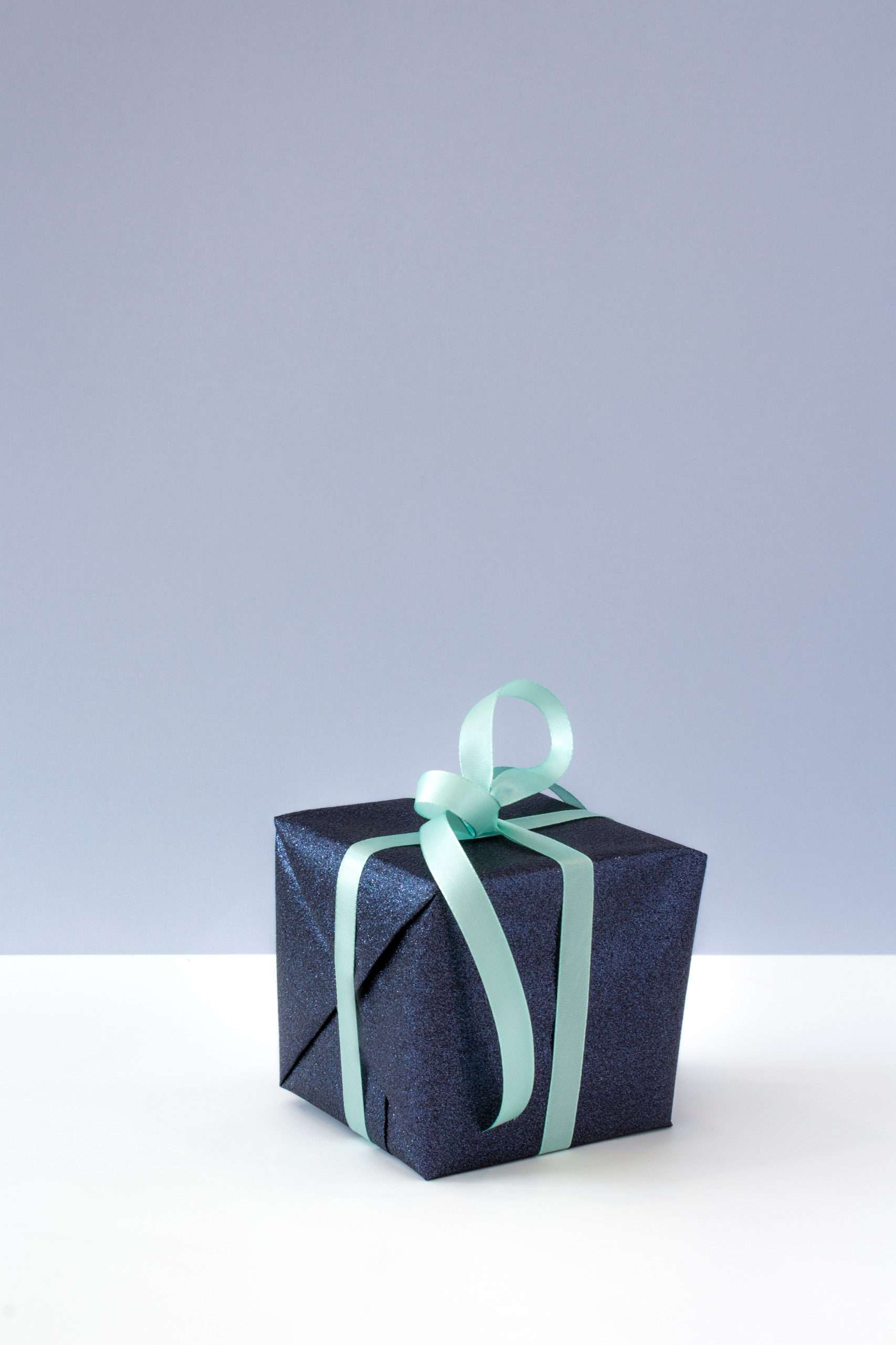 blue-gift-box-with-blue-ribbon-675970